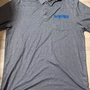 Travis Mathew Polo Shirt Mens Size XL Gray Golf Short Sleeve Blue Stripe Pocket